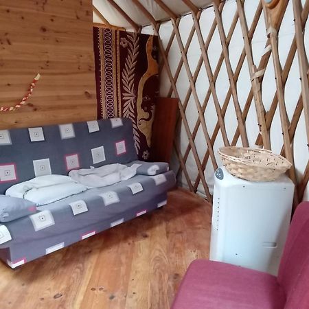 Charmante Yourte Contemporaine Carmaux Bagian luar foto