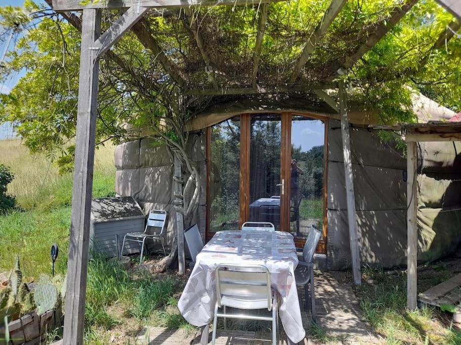 Charmante Yourte Contemporaine Carmaux Bagian luar foto